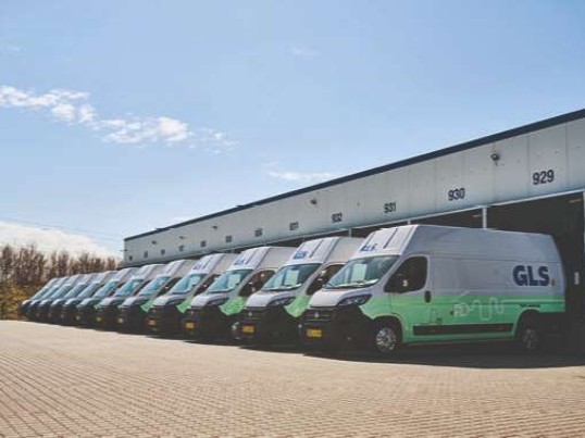 women walking in park shipping her parcels sustainably